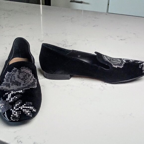 Donald Pliner Embellished Suede Slip-On Flats 6M - Picture 3 of 9